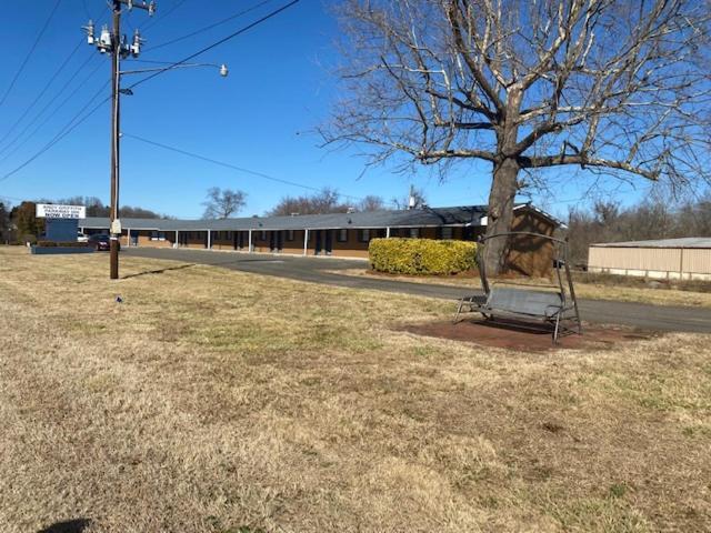 Andy Griffith Parkway Inn Mount Airy Exteriör bild