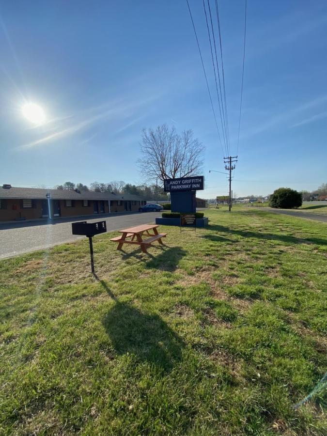 Andy Griffith Parkway Inn Mount Airy Exteriör bild
